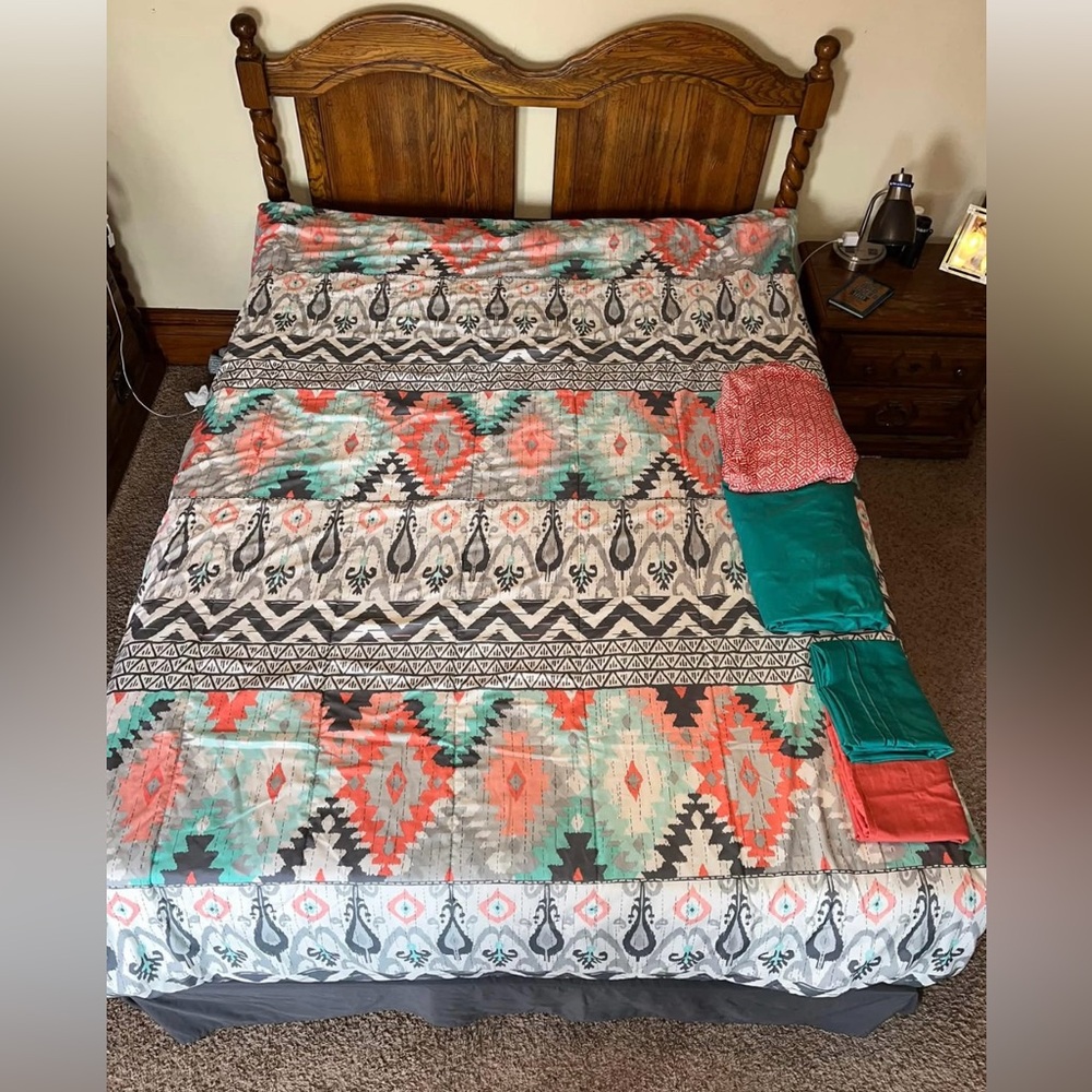 Twin bed comforter set